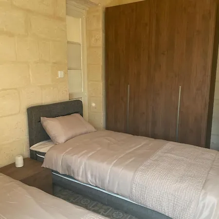 Charming House In Sliema- 5 Min To Promenade Nyaraló